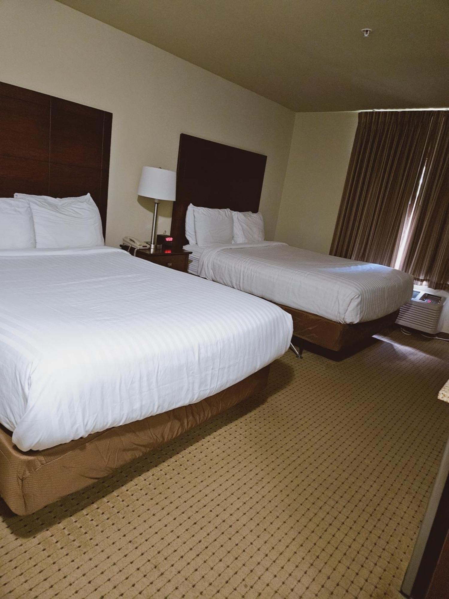 Cobblestone Inn & Suites - Bloomfield Bagian luar foto