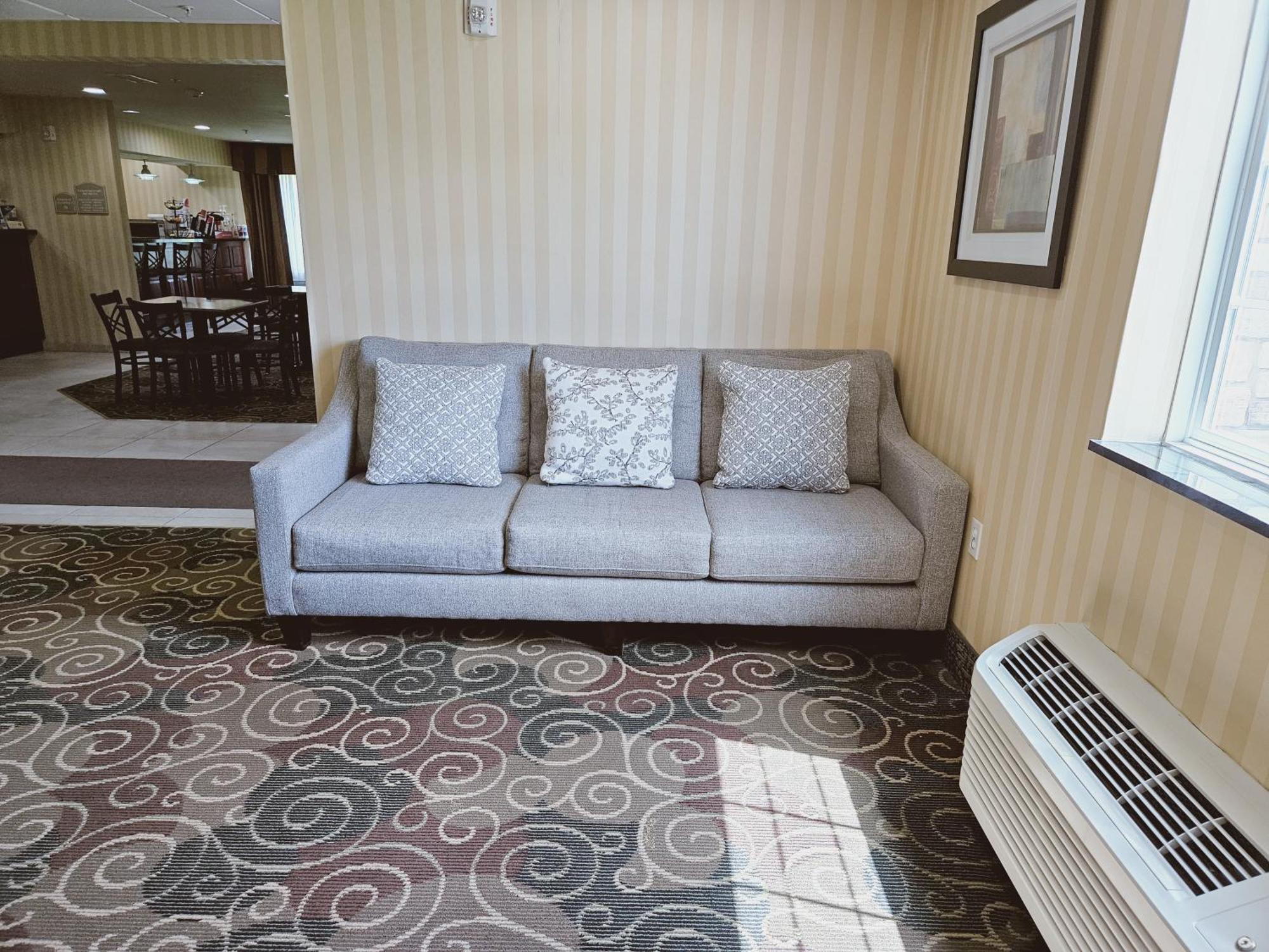 Cobblestone Inn & Suites - Bloomfield Bagian luar foto