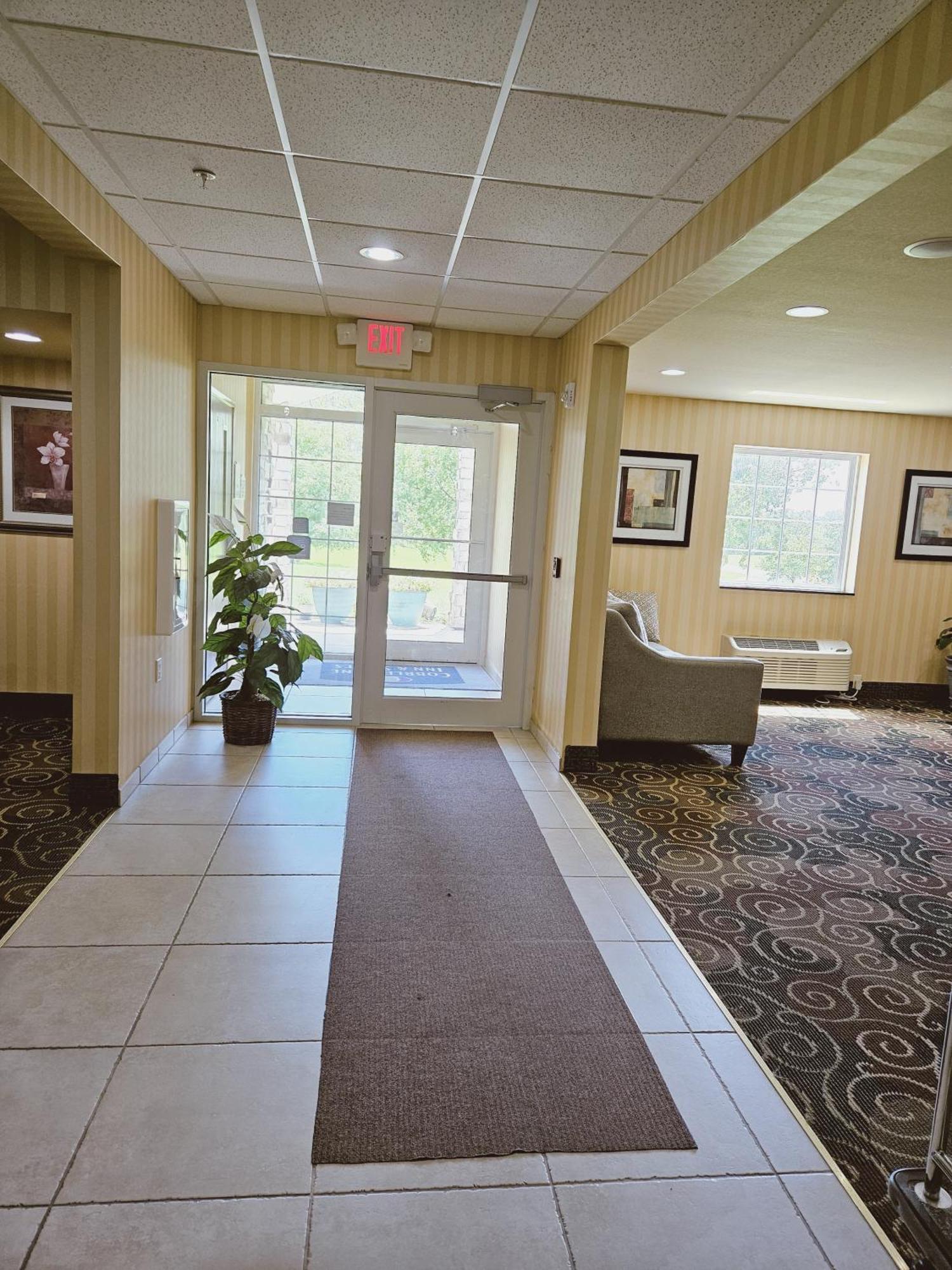 Cobblestone Inn & Suites - Bloomfield Bagian luar foto