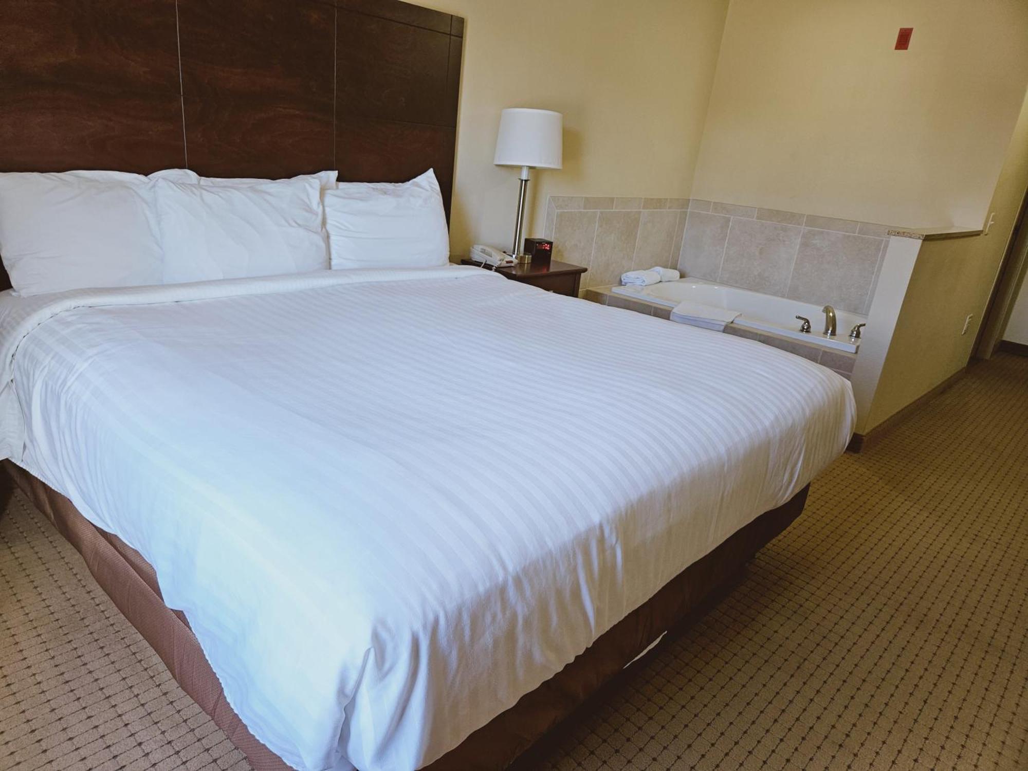 Cobblestone Inn & Suites - Bloomfield Bagian luar foto