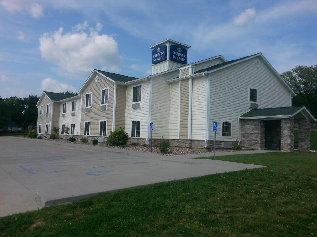 Cobblestone Inn & Suites - Bloomfield Bagian luar foto