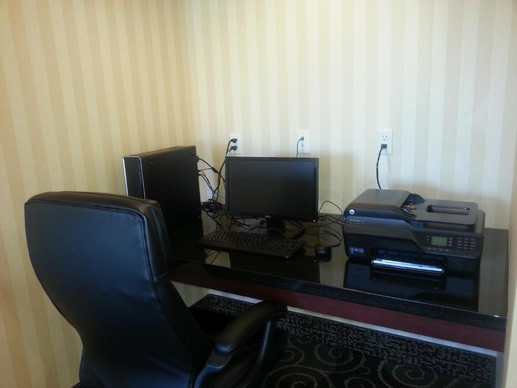 Cobblestone Inn & Suites - Bloomfield Bagian luar foto