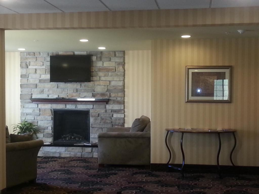 Cobblestone Inn & Suites - Bloomfield Bagian luar foto