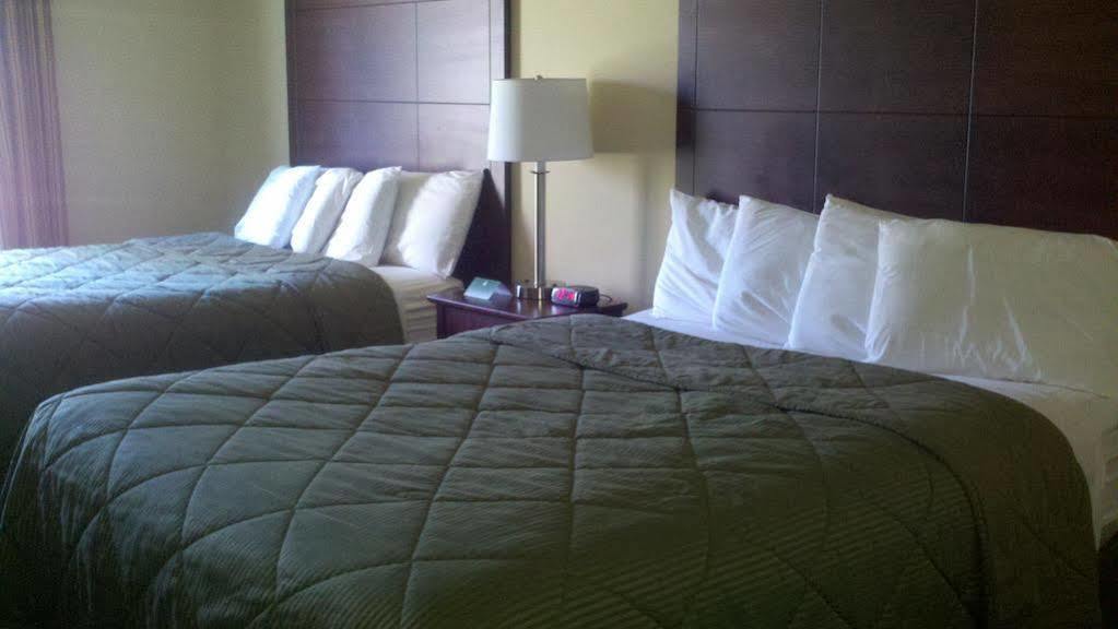 Cobblestone Inn & Suites - Bloomfield Bagian luar foto