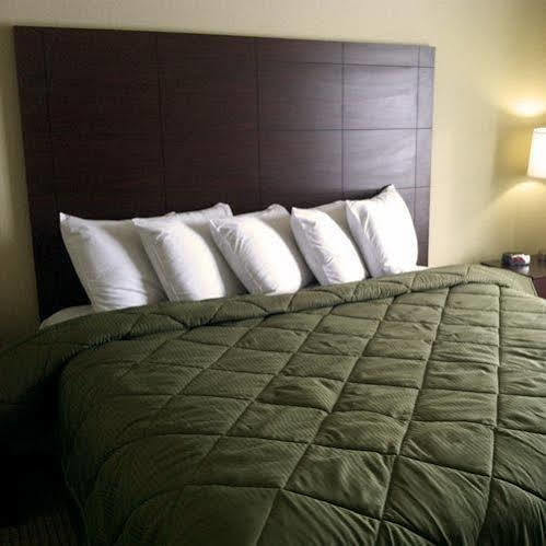 Cobblestone Inn & Suites - Bloomfield Bagian luar foto