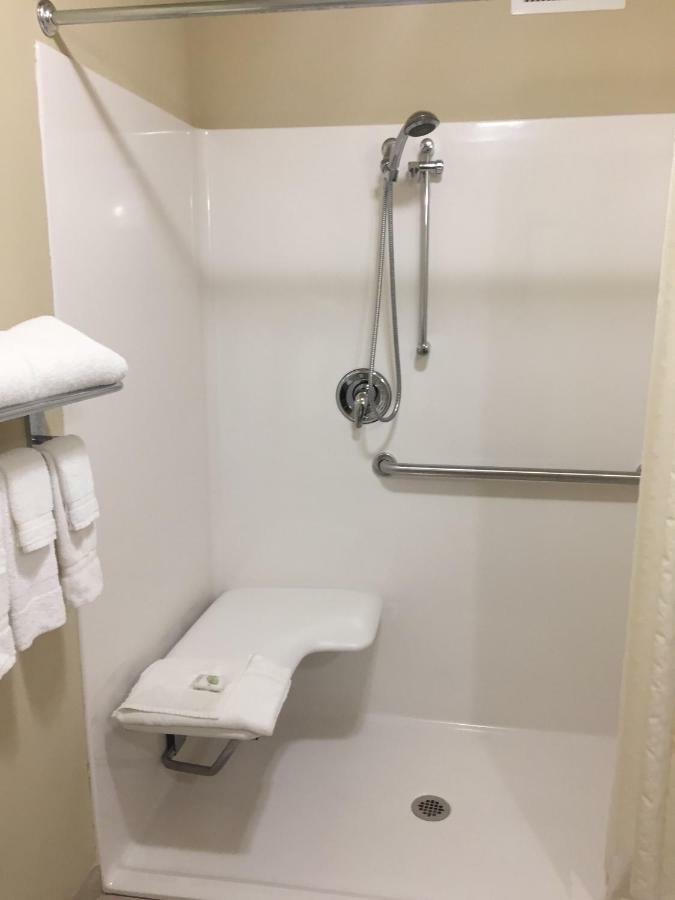 Cobblestone Inn & Suites - Bloomfield Bagian luar foto