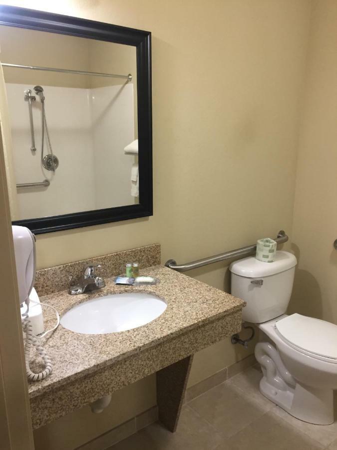 Cobblestone Inn & Suites - Bloomfield Bagian luar foto